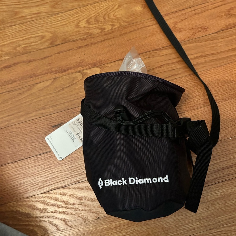 NWT Black Diamond Chalk Bag color black with brand new chalk